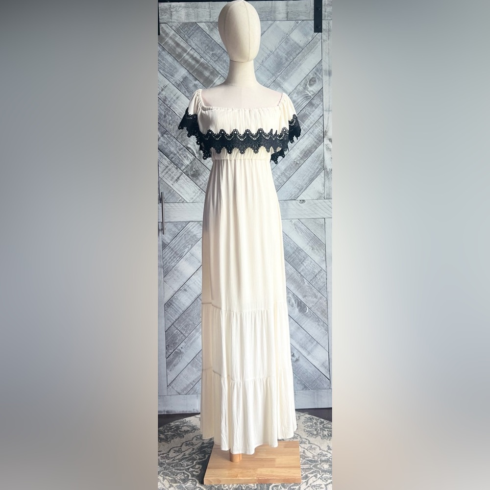 ROMEO + JULIET  COUTURE NWT  Off Shoulder Maxi Dress - Picture 7 of 12